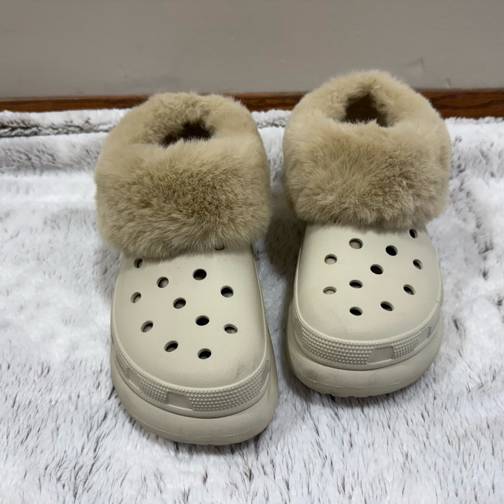 Cozy Beige Croc Clogs with Faux Fur Lining